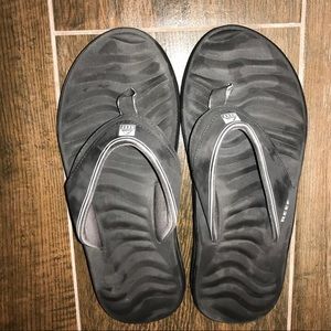 Reef Men’s/Women’s Sandal in color black